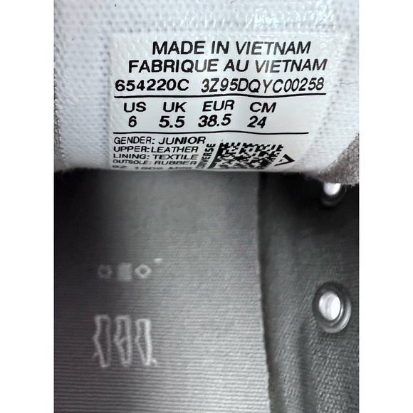 Converse All Star Junior Leather Sneaker Size 6 Blue Spots on‎ Left Side in Pic. - Picture 6 of 8